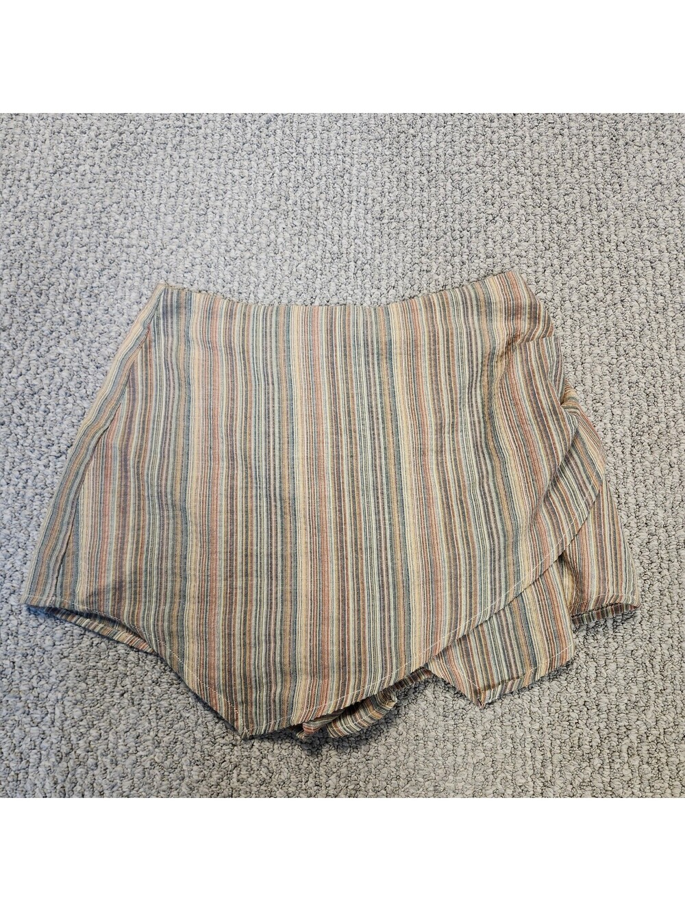 Le Lis Collection Striped Wrap Style Shorts Size Medium NWT